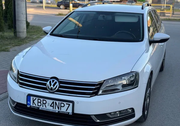volkswagen passat Volkswagen Passat cena 25900 przebieg: 330000, rok produkcji 2012 z Kielce